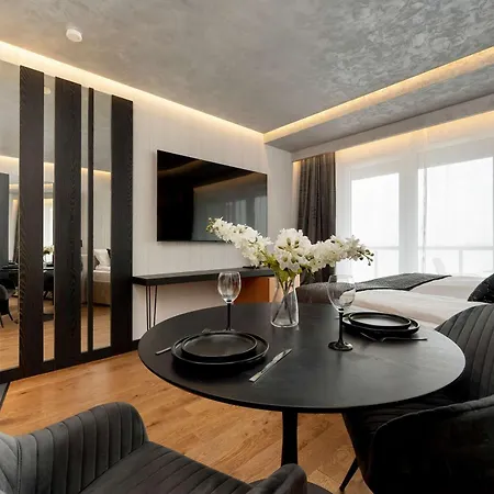 Elegant Close To River With Air Conditioning By Renters Prestige Βρότσλαβ
