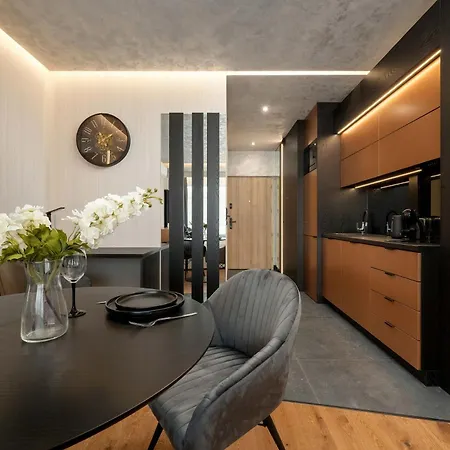 Elegant Close To River With Air Conditioning By Renters Prestige Διαμέρισμα