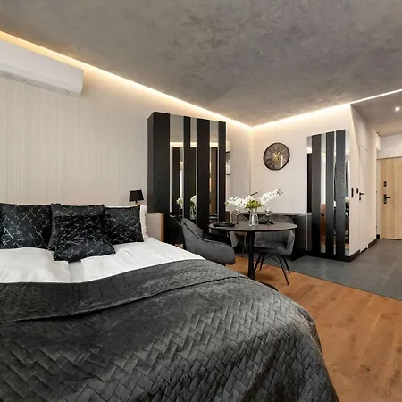 Elegant Close To River With Air Conditioning By Renters Prestige *